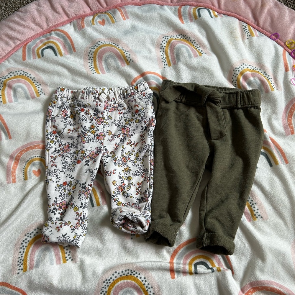 Old Navy Cream and Green Sweatpants Joggers